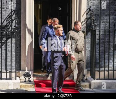 London, 19. Juli 2024. Das ukrainische Regierungsteam, einschließlich hochrangiger Persönlichkeiten und anderer Beamter aus der Umgebung, wird heute während des Besuchs von Präsident Zelenskyy in London in der Downing Street gesehen. Quelle: Imageplotter/Alamy Live News Stockfoto