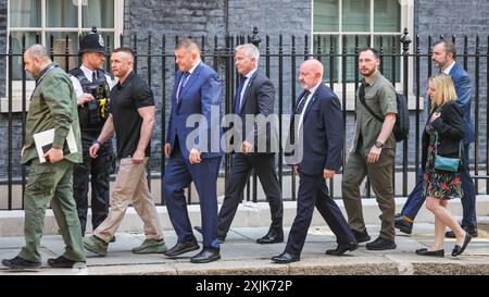 London, 19. Juli 2024. Das ukrainische Regierungsteam, einschließlich hochrangiger Persönlichkeiten und anderer Beamter aus der Umgebung, wird heute während des Besuchs von Präsident Zelenskyy in London in der Downing Street gesehen. Quelle: Imageplotter/Alamy Live News Stockfoto