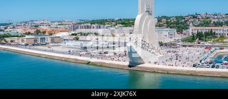 Nahaufnahme der beiden Seiten des Monuments für die Entdeckungen im Belem District. Stockfoto