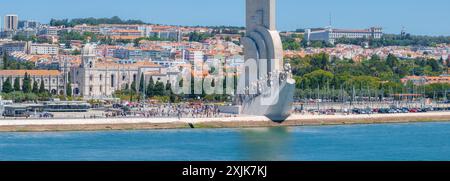 Nahaufnahme der beiden Seiten des Monuments für die Entdeckungen im Belem District. Stockfoto