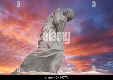 Geschützte Statue, Wrapping, Jardin des Tuileries, Paris, Frankreich, Europa. Stockfoto