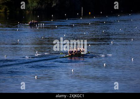 Helen Glover, Esme Booth, Sam Redgrave und Rebecca Shorten während eines Trainings am Redgrave Pinsent Rowing Lake, Reading. Bilddatum: Freitag, 19. Juli 2024. Stockfoto