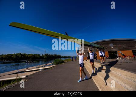 Die Paralympics PR3 Mixed Coxed Four (PR3 Mix4+) Ed Fuller, Josh O’Brien, Giedre Rakauskaite, Frankie Allen während eines Trainings am Redgrave Pinsent Rowing Lake, Reading. Bilddatum: Freitag, 19. Juli 2024. Stockfoto