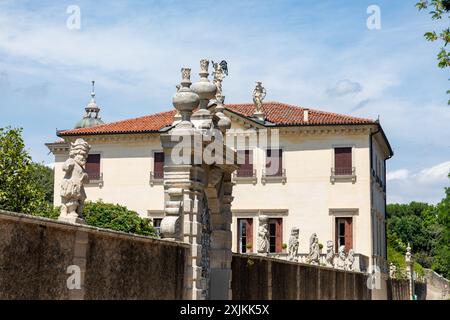 Vicenza, Italien - 6. Juli 2024: Die Villa Valmarana ai Nani hat ihren Namen von den Statuen der 17 Steinzwerge. Innenwandzeichnungen von Tiepolo. Stockfoto