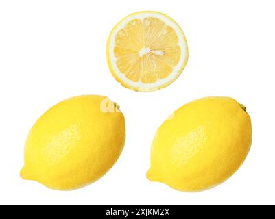 Der Satz der gelben Zitronenfrüchte mit Scheibe oder Hälfte von oben ist auf weißem Hintergrund mit Schnittpfad isoliert. Stockfoto