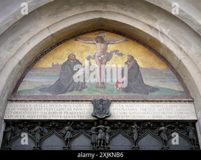 Alle Heilige Kirche oder Schlosskirche, These Tür, wo Martin Luther seine 95 Thesen in lateinischer Sprache postete, Luther City Wittenberg, Sachsen-Anhalt, Deutschland Stockfoto