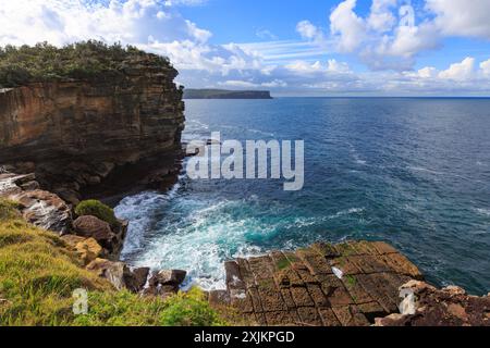 Die Küstenklippen von „The Gap“ mit Blick auf die Tasmansee in Sydney, Australien Stockfoto