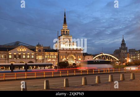 Moskau, Russland, 1. November. 2023. Allgemeiner Blick auf den Bahnhof Kasan in der Nacht Stockfoto