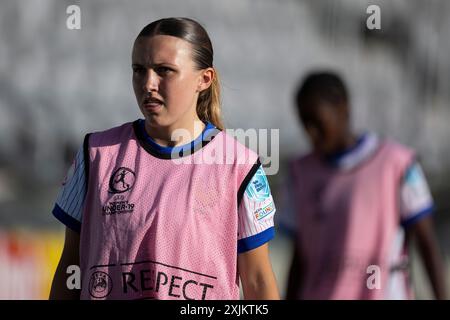 Kaunas, Litauen, 17. Juli 2024. Clara Bertrand aus Frankreich reagiert beim Finale der UEFA-U19-Meisterschaft 2023/2024 in der Gruppe A zwischen Litauen und Frankreich im Darius- und Girenas-Stadion in Kaunas, Litauen. Juli 2024. Quelle: Nikola Krstic/Alamy Stockfoto