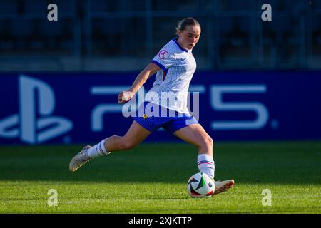 Kaunas, Litauen, 17. Juli 2024. Charline Coutel aus Frankreich im Spiel beim Finale der UEFA-U19-Meisterschaft 2023/2024 der Gruppe A zwischen Litauen und Frankreich im Darius und Girenas Stadion in Kaunas, Litauen. Juli 2024. Quelle: Nikola Krstic/Alamy Stockfoto