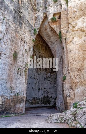 Orecchio di Dionisio, das Ohr des Dionysius, im Gemeindeparco Archeologico Neapolis. Syrakus, Sizilien, Italien, Südeuropa Stockfoto