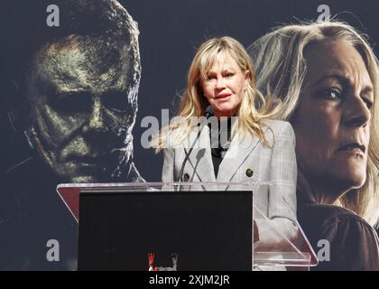 Melanie Griffith bei Jamie Lee Curtis Hand- und Fußabdruck in Zement-Zeremonie am 12. Oktober 2022 im TCL Chinese Theatre in Hollywood, USA Stockfoto