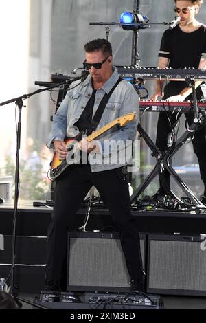 New York, USA. Juli 2024. Zach Filkins von OneRepublic tritt am 19. Juli 2024 in der „Today“ Show von NBC im Rockefeller Center in New York auf. (Foto: Efren Landaos/SIPA USA) Credit: SIPA USA/Alamy Live News Stockfoto