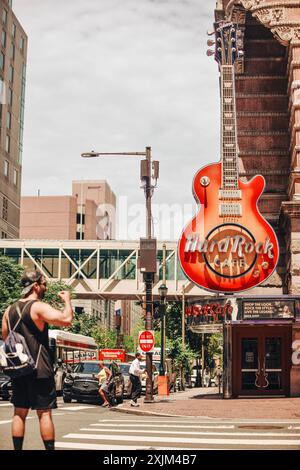 Stadtbild der Innenstadt von Philadelphia mit Blick auf das Hard Rock Cafe in Philadelphia, Pennsylvania, 19. Juli 2024 Stockfoto