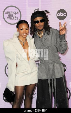 Barbara Wilson und JID bei den American Music Awards 2022, die am 20. November 2022 im Microsoft Theater in Los Angeles, USA, stattfanden Stockfoto