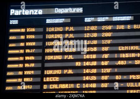 Mailand, Mailand. Juli 2024. Ritardi e cancellazioni dei treni in stazione centrale a causa di un guasto alla linea dell'alta velocit&#xe0; - Mailand - Venerd&#xec; 19 Luglio 2024 (Foto Claudio Furlan/Lapresse) Unterzeichnung der Vereinbarung zwischen Regione Lombardia und Eni Spa - Mailand - Freitag, 19. Juli 2024 (Foto Claudio Furlan/Lapresse) LaPresse/Alamy Live News Stockfoto