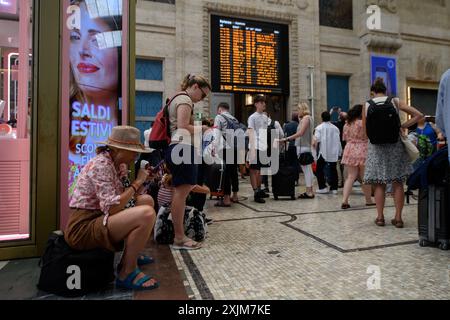 Mailand, Mailand. Juli 2024. Ritardi e cancellazioni dei treni in stazione centrale a causa di un guasto alla linea dell'alta velocit&#xe0; - Mailand - Venerd&#xec; 19 Luglio 2024 (Foto Claudio Furlan/Lapresse) Unterzeichnung der Vereinbarung zwischen Regione Lombardia und Eni Spa - Mailand - Freitag, 19. Juli 2024 (Foto Claudio Furlan/Lapresse) LaPresse/Alamy Live News Stockfoto