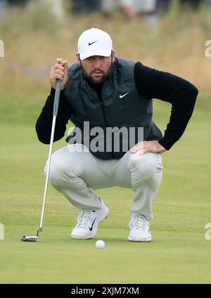 Troon, Schottland, Großbritannien. Juli 2024. Runde 2 der 152. Open Championship findet auf dem Golfplatz Royal Troon statt. Scottie Scheffler . Iain Masterton/Alamy Live News Stockfoto