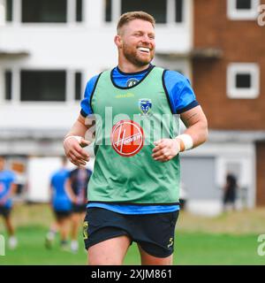 Warrington Wölfe unterzeichnen Luke Yates am ersten Tag bei The Wire Stockfoto