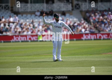 Trent Bridge, Nottingham, Großbritannien. Juli 2024. Zweiter Test, Day Two Cricket, England gegen Westindien; Ben Duckett aus England während des Spiels Credit: Action Plus Sports/Alamy Live News Stockfoto