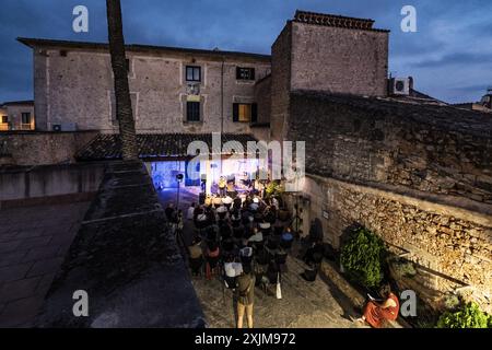 Amorante (IBAN Urizar), Versud-Festivalkonzert, Casa Del Poble, Santanyi, Mallorca, Balearen, Spanien Stockfoto