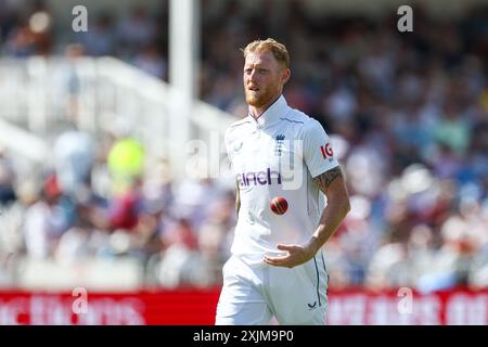 Nottingham, Großbritannien. Juli 2024. Ben Stokes aus England bereitet sich auf das Bowl während des Spiels der Rothesay International Test Match Series zwischen England und West Indies am 19. Juli 2024 in Trent Bridge, Nottingham, England vor. Foto von Stuart Leggett. Nur redaktionelle Verwendung, Lizenz für kommerzielle Nutzung erforderlich. Keine Verwendung bei Wetten, Spielen oder Publikationen eines einzelnen Clubs/einer Liga/eines Spielers. Quelle: UK Sports Pics Ltd/Alamy Live News Stockfoto