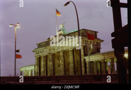 Berlin, DE, 20240101, Berlin, CA. 1989, Brandenburger Tor *** Berlin, DE, 20240101, Berlin, CA 1989, Brandenburger Tor Stockfoto