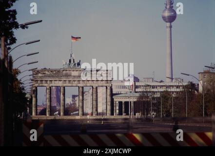 Berlin, DE, 20240101, Berlin, CA. 1989, Brandenburger Tor *** Berlin, DE, 20240101, Berlin, CA 1989, Brandenburger Tor Stockfoto