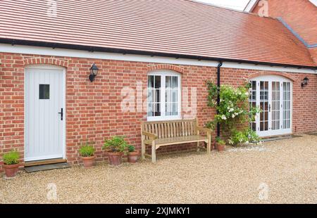 Erweiterung des Hauses, um ein einstöckiges Oma-Nebengebäude zu schaffen. Hausverbesserung und Immobilienentwicklung in Großbritannien. Stockfoto