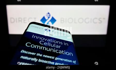 Stuttgart, 16.10.2022: Mobiltelefon mit Website des US-amerikanischen Biotechnologie-Unternehmens Direct Biologics LLC auf dem Bildschirm vor dem Logo. Konzentrieren Sie sich auf Stockfoto