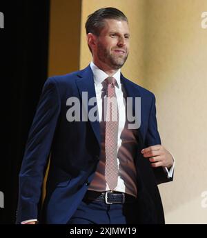 Milwaukee, Wisconsin, USA. Juli 2024. ERIC TRUMP spricht über seinen Vater Donald J. Trump am vierten Tag des Republican National Convention auf dem Fiserv Forum in Milwaukee, Wisconsin, Donnerstag, den 18. Juli 2024. (Kreditbild: © Mark Hertzberg/ZUMA Press Wire) NUR REDAKTIONELLE VERWENDUNG! Nicht für kommerzielle ZWECKE! Stockfoto