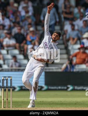 Nottingham, Großbritannien. Juli 2024. Shoaib Bashir aus England liefert den Ball während des 2. Rothesay Test Match Day Two England gegen West Indies am 19. Juli 2024 in Nottingham, Großbritannien, am 19. Juli 2024. (Foto: Mark Cosgrove/News Images/SIPA USA) Credit: SIPA USA/Alamy Live News Stockfoto