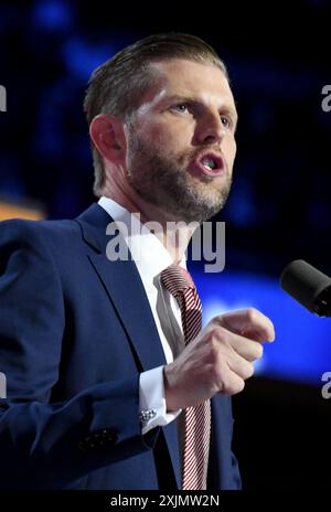 Milwaukee, Wisconsin, USA. Juli 2024. ERIC TRUMP spricht über seinen Vater Donald J. Trump am vierten Tag des Republican National Convention auf dem Fiserv Forum in Milwaukee, Wisconsin, Donnerstag, den 18. Juli 2024. (Kreditbild: © Mark Hertzberg/ZUMA Press Wire) NUR REDAKTIONELLE VERWENDUNG! Nicht für kommerzielle ZWECKE! Stockfoto