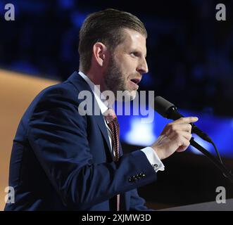 Milwaukee, Wisconsin, USA. Juli 2024. ERIC TRUMP spricht über seinen Vater Donald J. Trump am vierten Tag des Republican National Convention auf dem Fiserv Forum in Milwaukee, Wisconsin, Donnerstag, den 18. Juli 2024. (Kreditbild: © Mark Hertzberg/ZUMA Press Wire) NUR REDAKTIONELLE VERWENDUNG! Nicht für kommerzielle ZWECKE! Stockfoto