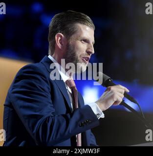 Milwaukee, Wisconsin, USA. Juli 2024. ERIC TRUMP spricht über seinen Vater Donald J. Trump am vierten Tag des Republican National Convention auf dem Fiserv Forum in Milwaukee, Wisconsin, Donnerstag, den 18. Juli 2024. (Kreditbild: © Mark Hertzberg/ZUMA Press Wire) NUR REDAKTIONELLE VERWENDUNG! Nicht für kommerzielle ZWECKE! Stockfoto