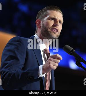 Milwaukee, Wisconsin, USA. Juli 2024. ERIC TRUMP spricht über seinen Vater Donald J. Trump am vierten Tag des Republican National Convention auf dem Fiserv Forum in Milwaukee, Wisconsin, Donnerstag, den 18. Juli 2024. (Kreditbild: © Mark Hertzberg/ZUMA Press Wire) NUR REDAKTIONELLE VERWENDUNG! Nicht für kommerzielle ZWECKE! Stockfoto