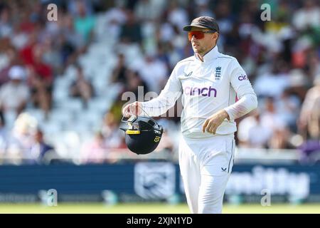 Nottingham, Großbritannien. Juli 2024. Joe Root of England beim Spiel der Rothesay International Test Match Series zwischen England und West Indies am 19. Juli 2024 in Trent Bridge, Nottingham, England. Foto von Stuart Leggett. Nur redaktionelle Verwendung, Lizenz für kommerzielle Nutzung erforderlich. Keine Verwendung bei Wetten, Spielen oder Publikationen eines einzelnen Clubs/einer Liga/eines Spielers. Quelle: UK Sports Pics Ltd/Alamy Live News Stockfoto