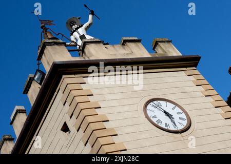 Montepulciano, Toskana, Italien. Torre di Pulcinella auf der Piazza Michelozzo Stockfoto