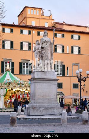 Statua di Maria Luisa di Borbone auf der Piazza Napoleone in Lucca, Toskana, Italien Stockfoto