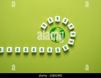 Geld lässt die Welt umlaufen. Ziehen Sie Investitionen an. Weltwirtschaft und Handel. Geldmärkte. Stockfoto