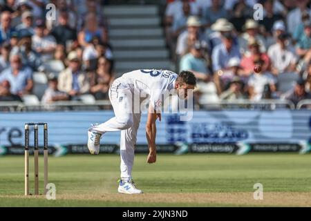 Nottingham, Großbritannien. Juli 2024. Mark Wood of England liefert den Ball während des 2. Rothesay Test Match Day Two England gegen West Indies in Trent Bridge, Nottingham, Vereinigtes Königreich, 19. Juli 2024 (Foto: Mark Cosgrove/News Images) in Nottingham, Vereinigtes Königreich am 19. Juli 2024. (Foto: Mark Cosgrove/News Images/SIPA USA) Credit: SIPA USA/Alamy Live News Stockfoto