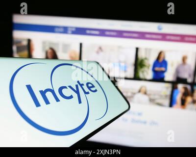 Stuttgart, 22.03.2023: Mobiltelefon mit Logo des amerikanischen Pharmaunternehmens Incyte Corporation auf dem Bildschirm vor der Website. Konzentrieren Sie sich auf Stockfoto