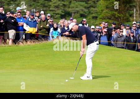 Italiens Francesco Molinari tritt am zweiten Tag der Open in Royal Troon, South Ayrshire, Schottland, auf das 15. Green. Bilddatum: Freitag, 19. Juli 2024. Stockfoto