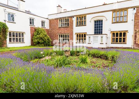 Das historische Herrenhaus von Orchard Wyndham, das bis ins Mittelalter zurückreicht, in der Nähe von Williton, Someset, England, Großbritannien Stockfoto