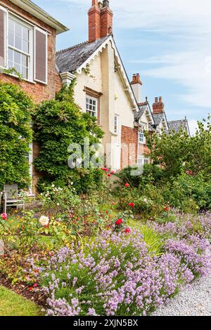 Das historische Herrenhaus von Orchard Wyndham, das bis ins Mittelalter zurückreicht, in der Nähe von Williton, Someset, England, Großbritannien Stockfoto