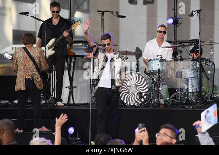 New York, USA. Juli 2024. OneRepublic tritt am 19. Juli 2024 in der „Today“ Show von NBC im Rockefeller Center in New York auf. (Foto: Efren Landaos/SIPA USA) Credit: SIPA USA/Alamy Live News Stockfoto