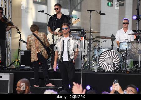 New York, USA. Juli 2024. OneRepublic tritt am 19. Juli 2024 in der „Today“ Show von NBC im Rockefeller Center in New York auf. (Foto: Efren Landaos/SIPA USA) Credit: SIPA USA/Alamy Live News Stockfoto