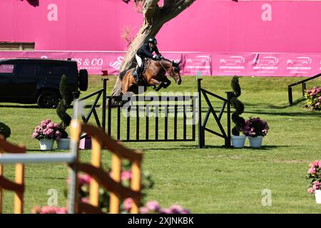 Conor Swail of Ireland mit Casturano während des CSI5* Prix Mars & Co beim Jumping International de Dinard am 19. Juli 2024, Dinard, Frankreich (Foto: Maxime David - MXIMD Pictures) Stockfoto