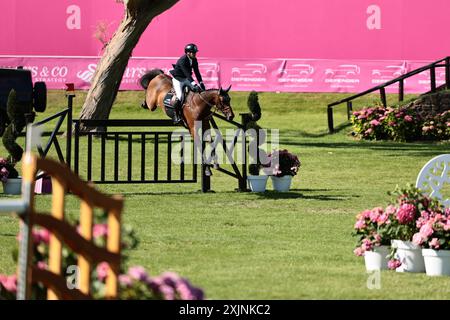 Conor Swail of Ireland mit Casturano während des CSI5* Prix Mars & Co beim Jumping International de Dinard am 19. Juli 2024, Dinard, Frankreich (Foto: Maxime David - MXIMD Pictures) Stockfoto