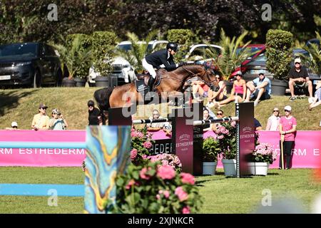 Conor Swail of Ireland mit Casturano während des CSI5* Prix Mars & Co beim Jumping International de Dinard am 19. Juli 2024, Dinard, Frankreich (Foto: Maxime David - MXIMD Pictures) Stockfoto